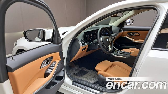 BMW 3-Series 320i