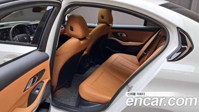 BMW 3-Series 320i