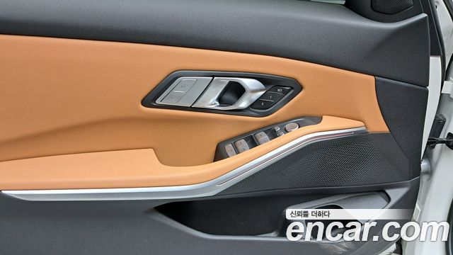 BMW 3-Series 320i