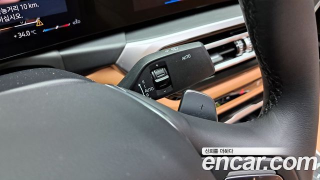 BMW 3-Series 320i