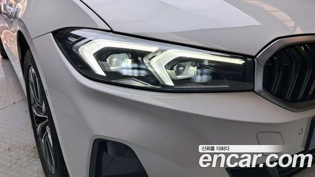 BMW 3-Series 320i