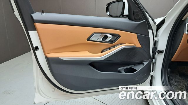 BMW 3-Series 320i