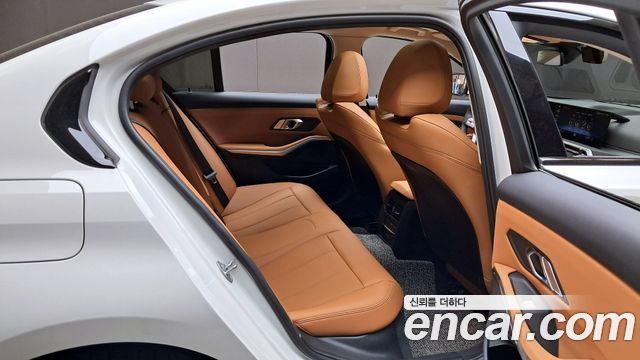 BMW 3-Series 320i