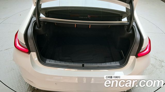BMW 3-Series 320i