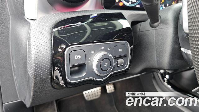 Mercedes-Benz CLA-Class CLA250 4MATIC