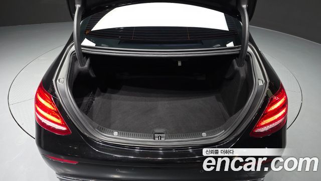 Mercedes-Benz E-Class E220d Avantgarde