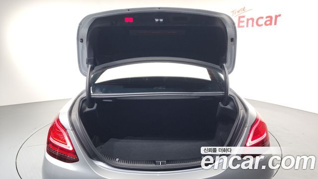 Mercedes-Benz C-Class C200 AMG Line