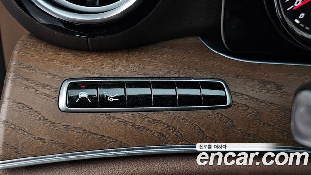 Mercedes-Benz E-Class E220d Exclusive