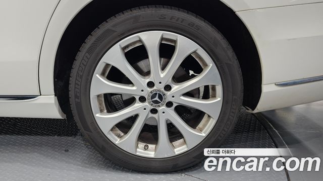 Mercedes-Benz E-Class E220d Exclusive