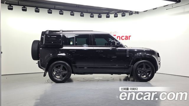 Land Rover Defender 110 P300 X-Dynamic SE