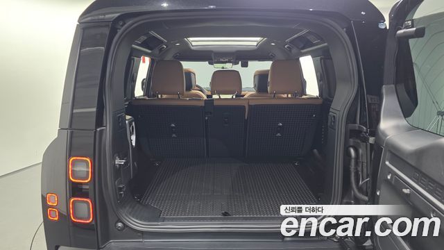 Land Rover Defender 110 P300 X-Dynamic SE