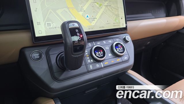 Land Rover Defender 110 P300 X-Dynamic SE