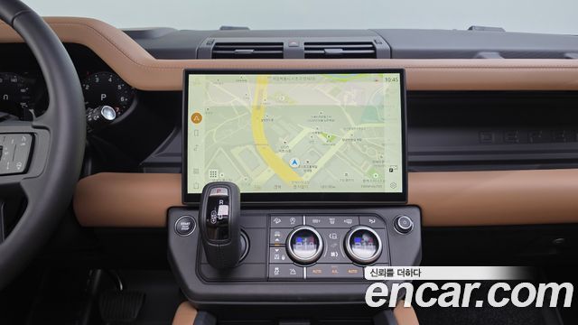 Land Rover Defender 110 P300 X-Dynamic SE