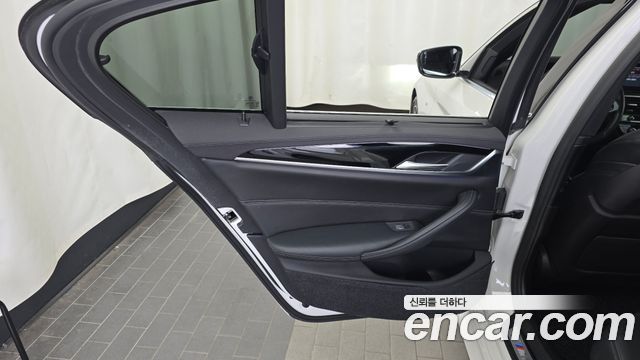 BMW 5-Series 530i xDrive M Sport Package Plus