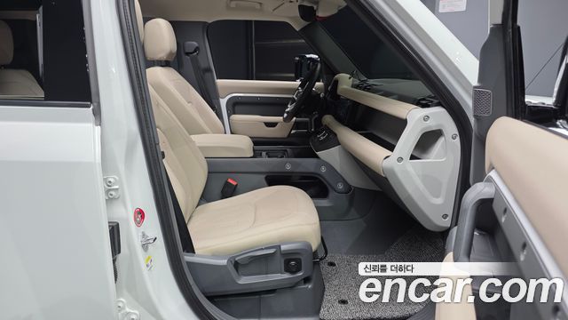 Land Rover Defender 110 D250 S