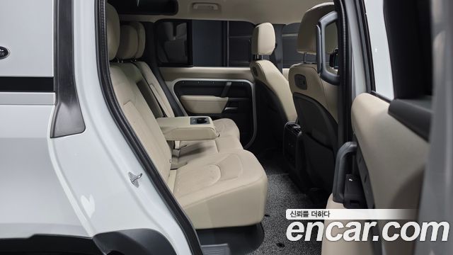 Land Rover Defender 110 D250 S