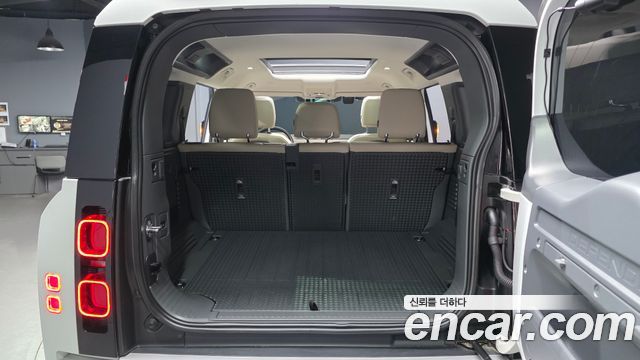 Land Rover Defender 110 D250 S