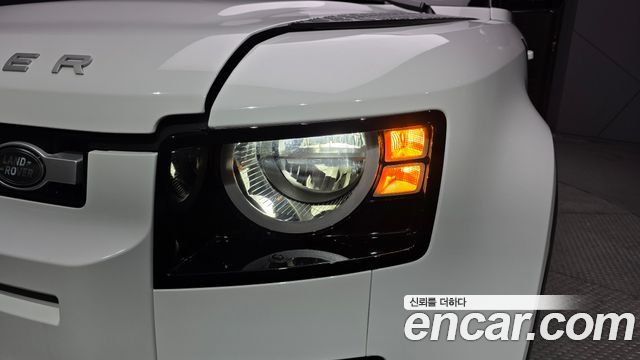 Land Rover Defender 110 D250 S