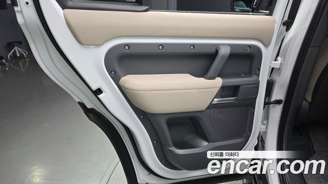 Land Rover Defender 110 D250 S