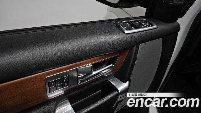 Land Rover Discovery 3.0 SDV6 SE