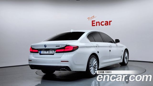 BMW 5-Series 530e Luxury