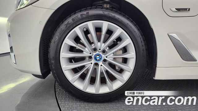 BMW 5-Series 530e Luxury