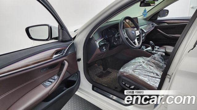 BMW 5-Series 530e Luxury