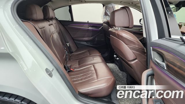 BMW 5-Series 530e Luxury