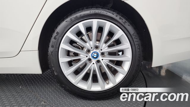 BMW 5-Series 530e Luxury