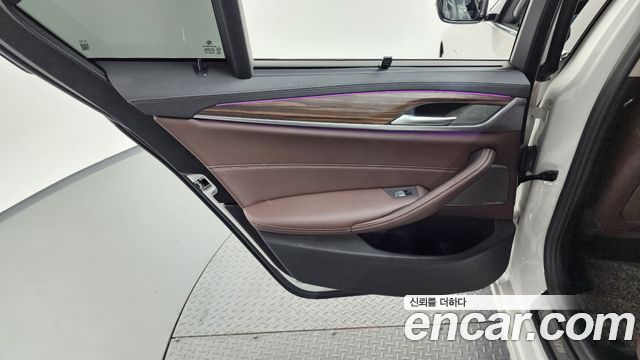 BMW 5-Series 530e Luxury