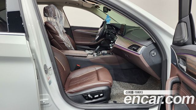 BMW 5-Series 530e Luxury
