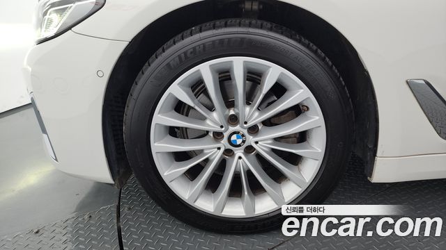 BMW 5-Series 523d xDrive Luxury