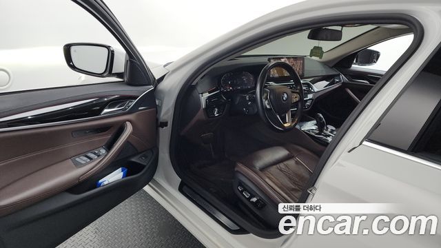 BMW 5-Series 523d xDrive Luxury