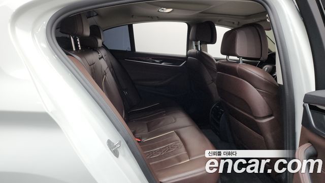 BMW 5-Series 523d xDrive Luxury