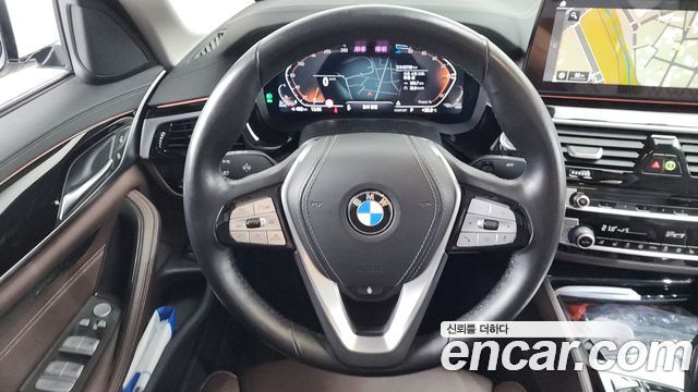 BMW 5-Series 523d xDrive Luxury