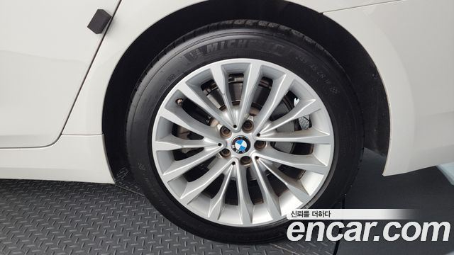 BMW 5-Series 523d xDrive Luxury