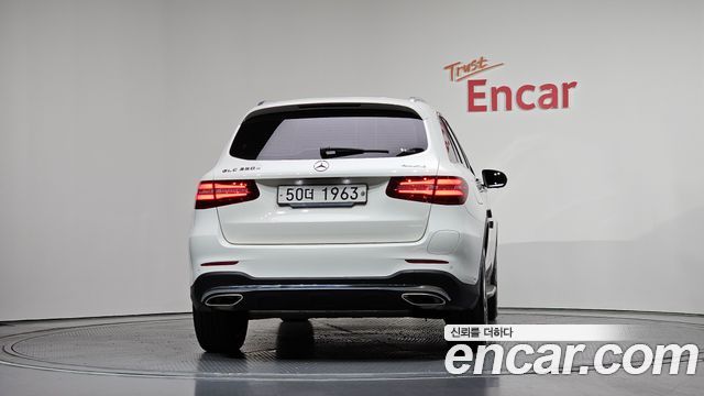 Mercedes-Benz GLC-Class GLC350e 4MATIC AMG Line