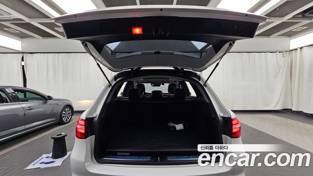 Mercedes-Benz GLC-Class GLC350e 4MATIC AMG Line