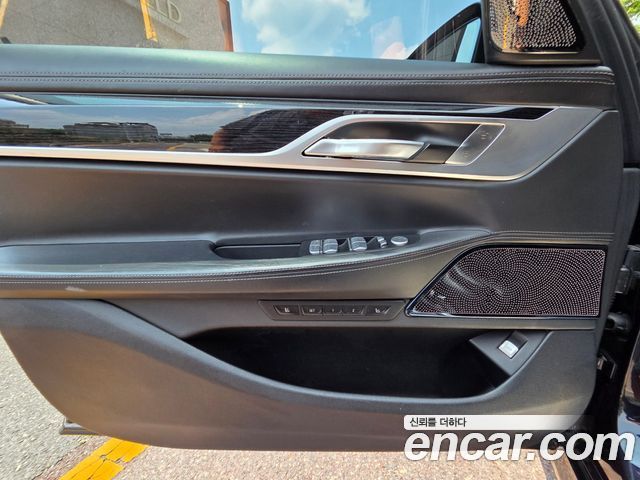 BMW 7-Series 740Li xDrive M Sport Package