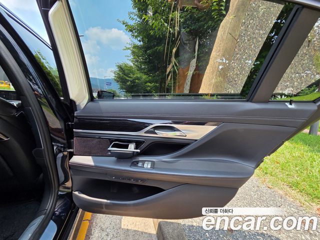 BMW 7-Series 740Li xDrive M Sport Package