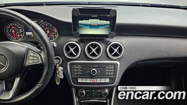 Mercedes-Benz A-Class A200