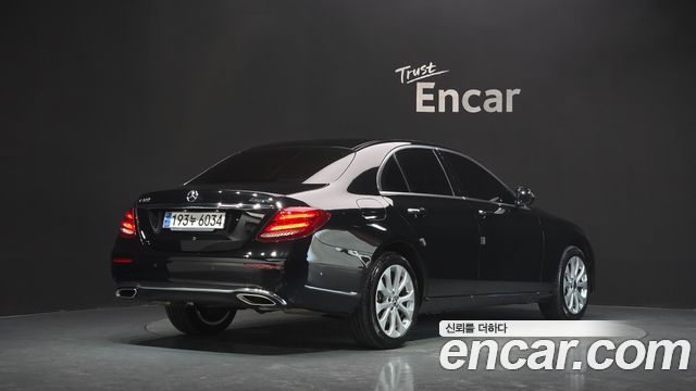 Mercedes-Benz E-Class E300 4MATIC Exclusive