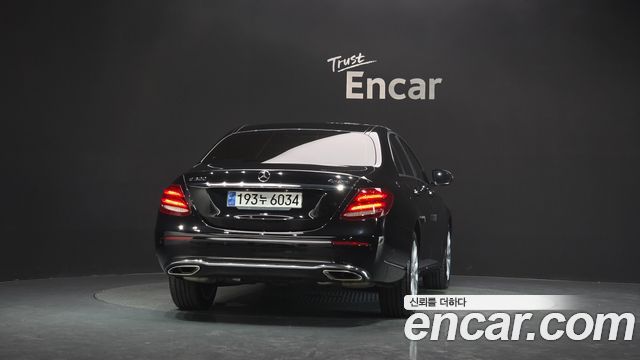 Mercedes-Benz E-Class E300 4MATIC Exclusive