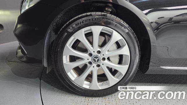 Mercedes-Benz E-Class E300 4MATIC Exclusive
