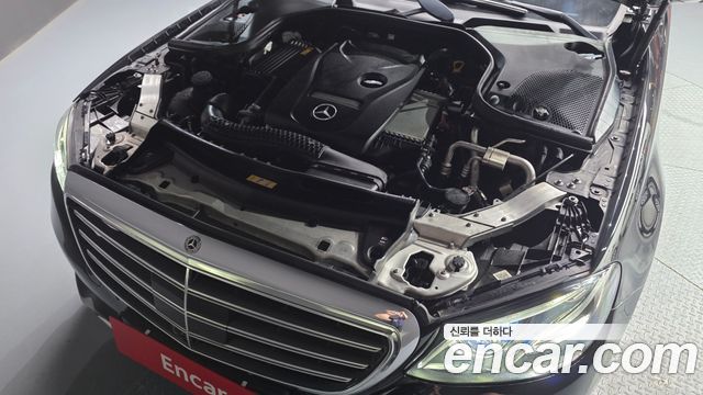 Mercedes-Benz E-Class E300 4MATIC Exclusive