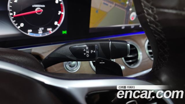 Mercedes-Benz E-Class E300 4MATIC Exclusive