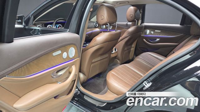 Mercedes-Benz E-Class E300 4MATIC Exclusive
