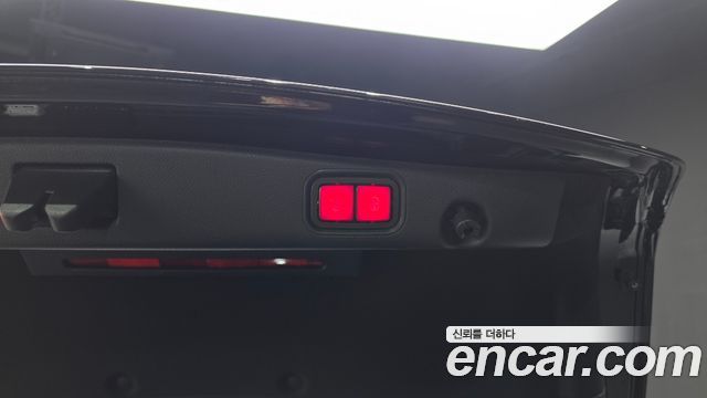 Mercedes-Benz E-Class E300 4MATIC Exclusive