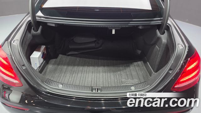 Mercedes-Benz E-Class E300 4MATIC Exclusive