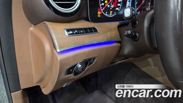 Mercedes-Benz E-Class E300 4MATIC Exclusive
